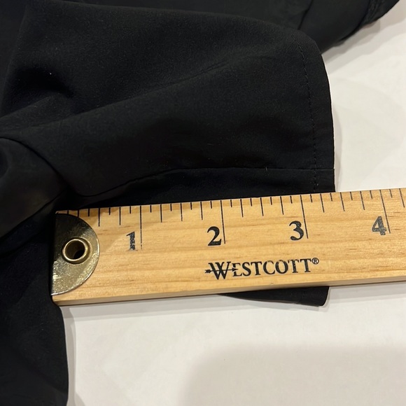 Athleta Women's Size XSBack Zipper Pocket Running Shorts Black - Picture 7 of 7